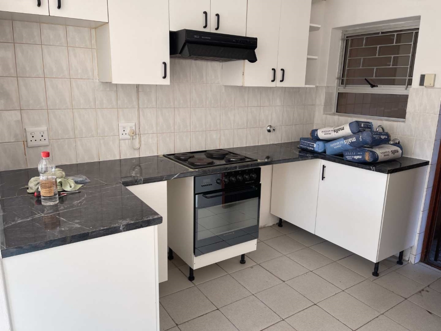 To Let 2 Bedroom Property for Rent in Oakglen Western Cape